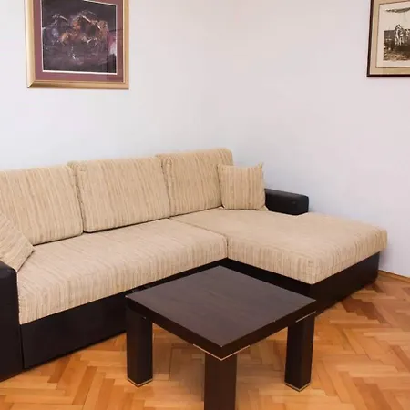 Apartamento Karampija